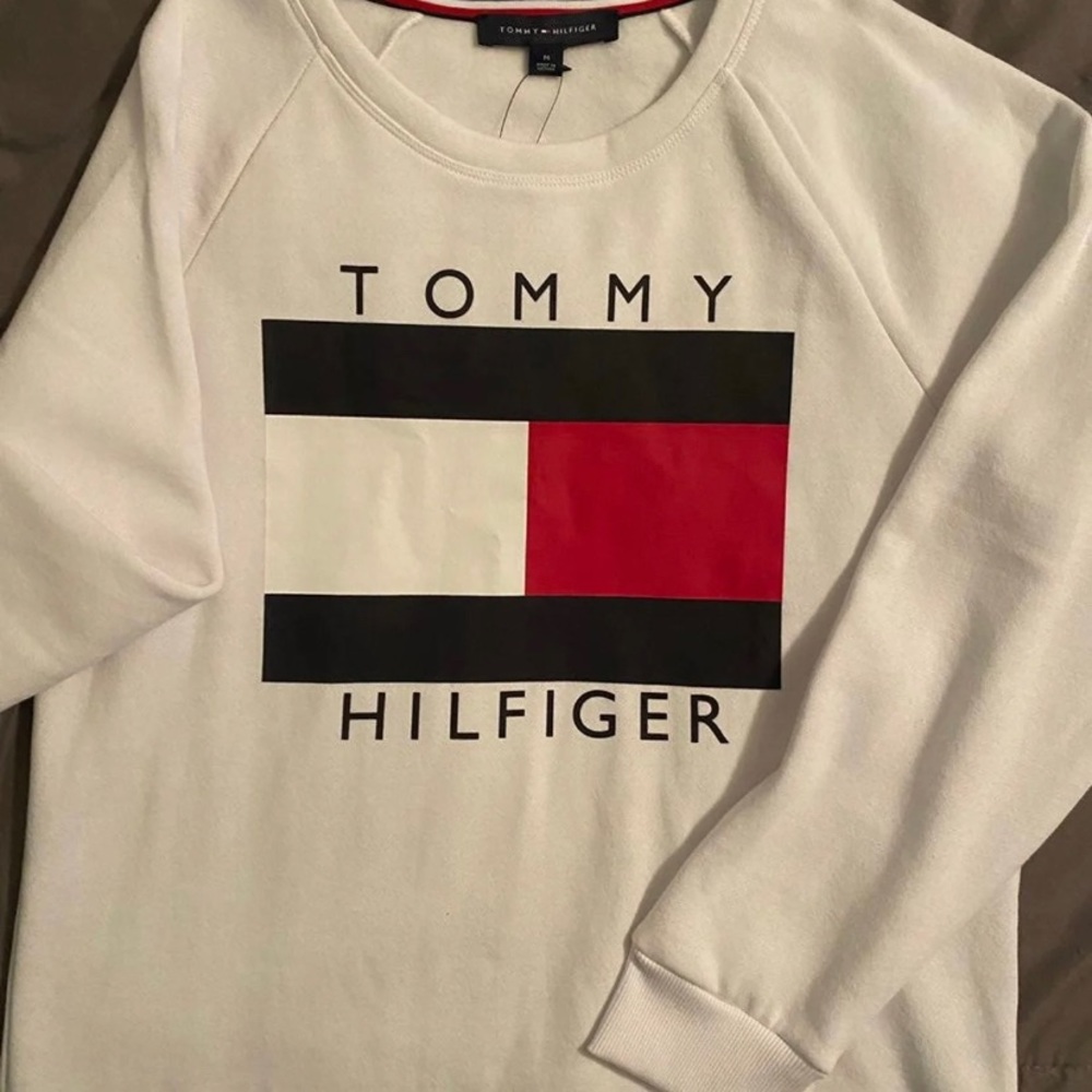 NWT Tommy Hilfiger sweatshirt